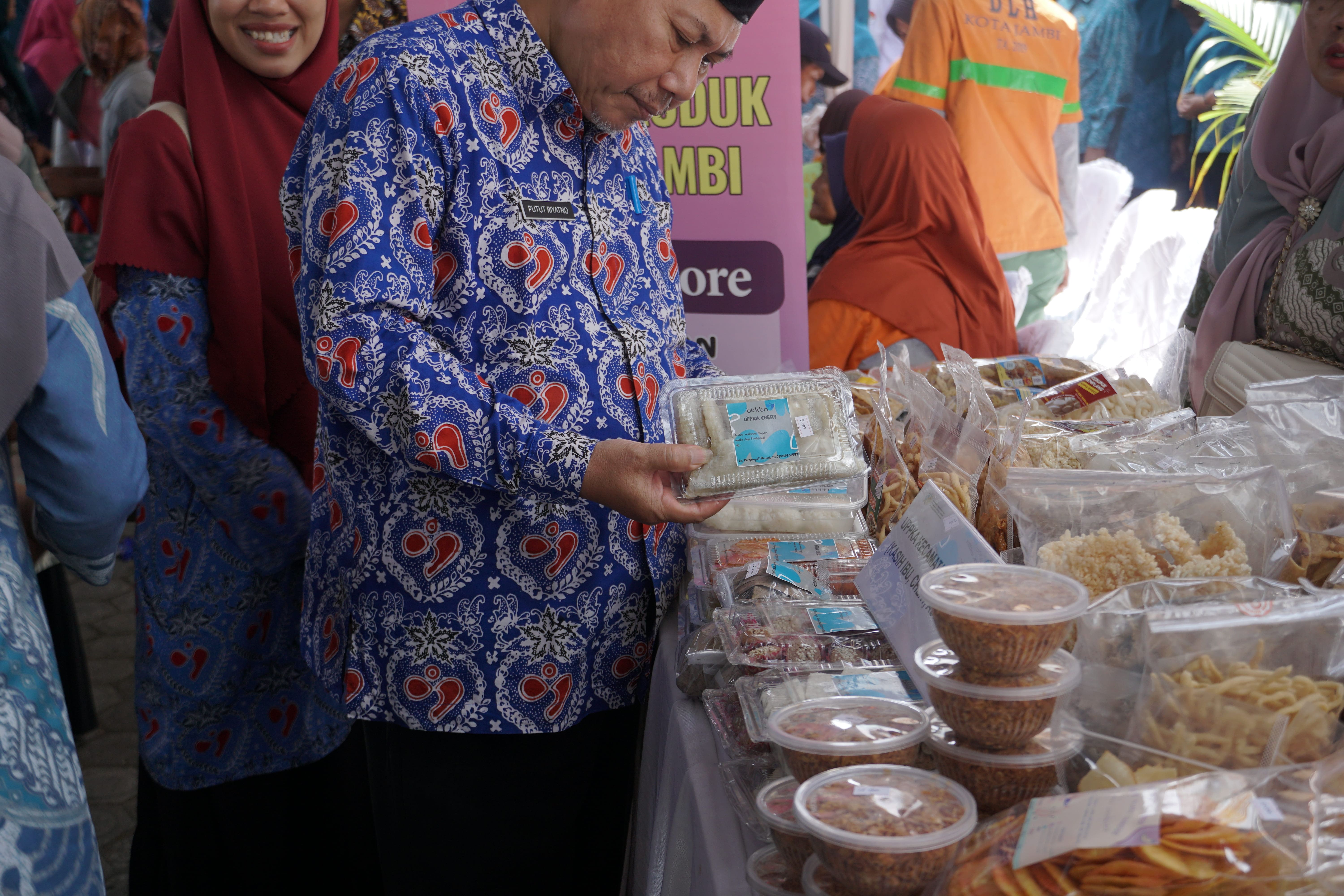 Sukses Digelar Selama Tiga Hari, Pasar Murah Ramadhan TP PKK Provinsi Jambi Resmi Ditutup